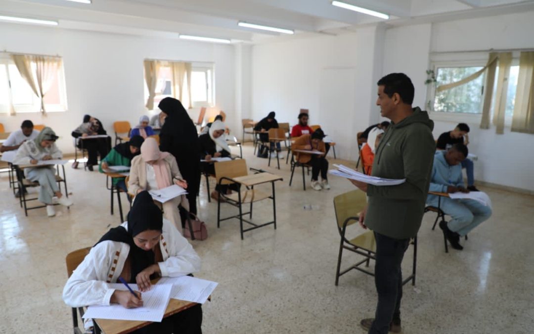 كلية القانون تشرع في امتحانات طلابها