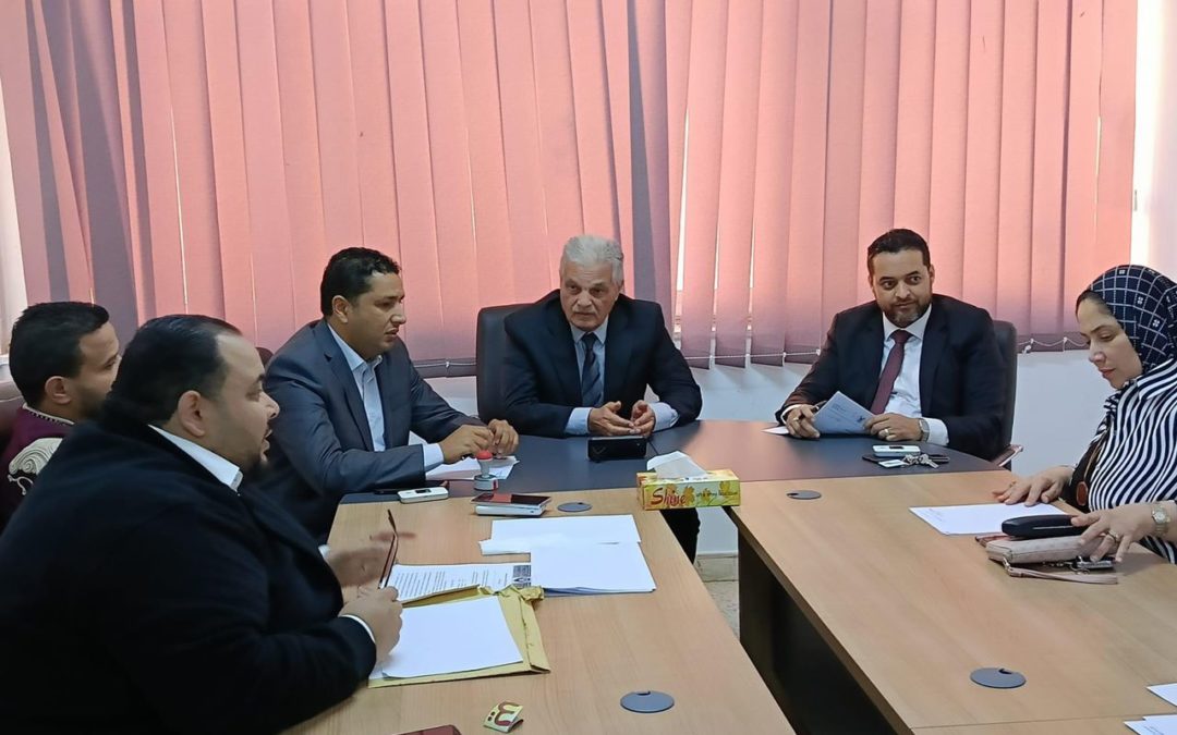 لجنة الدراسات العليا بكلية القانون، تعقد اجتماعًا استثنائيًّا