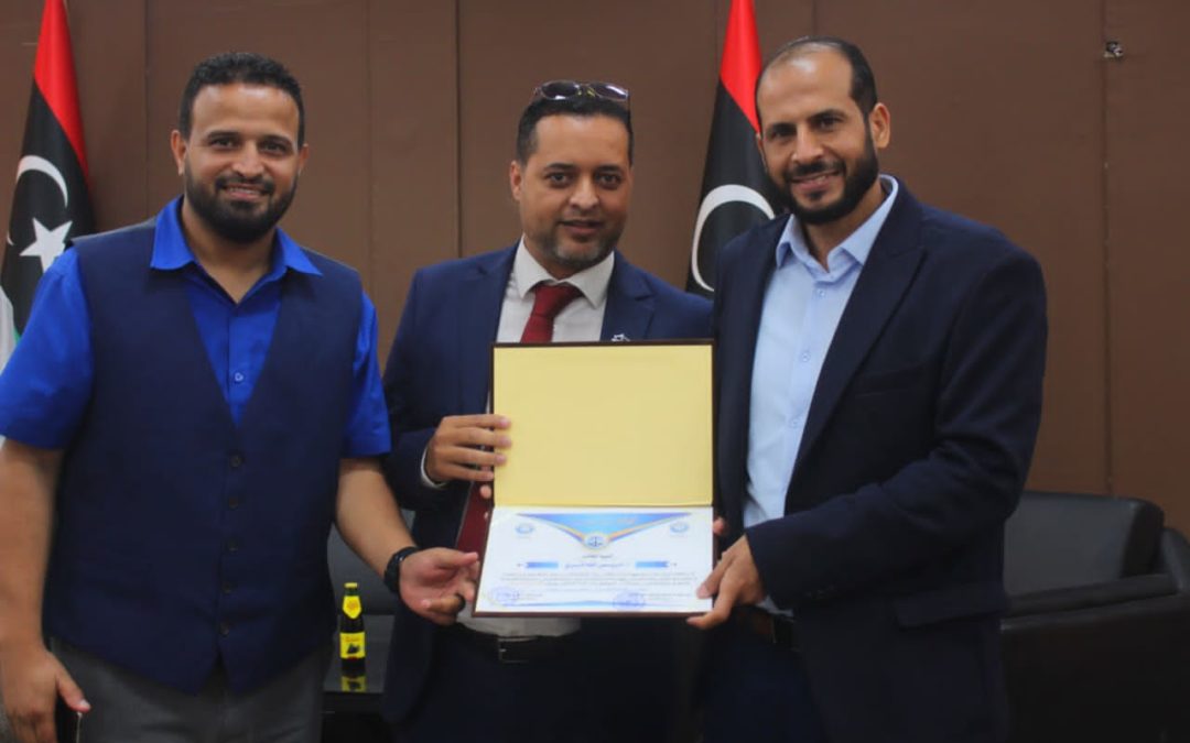 كلية القانون بجامعة بنغازي تنظم محاضرة توعوية حول الثقافة المرورية