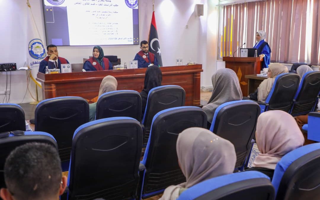 عودة النشاط العلمي لقسم القانون الخاص بمناقشة رسالة ماجستير بعد توقف دام عشر سنوات